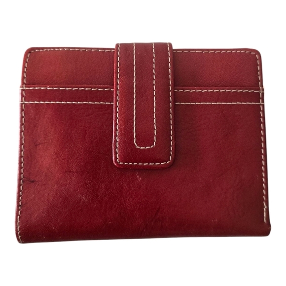 Fossil  (Folded) Red Leather Bi-Fold Passport Wallet Patent Leather Women - Picture 2 of 12